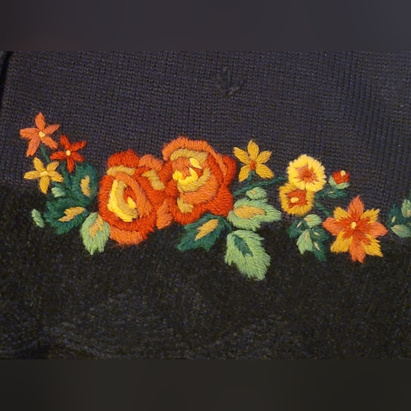 Vintage Navy Koret Sweater Vest With Floral Embroidery Size Medium NWT - Picture 14 of 14